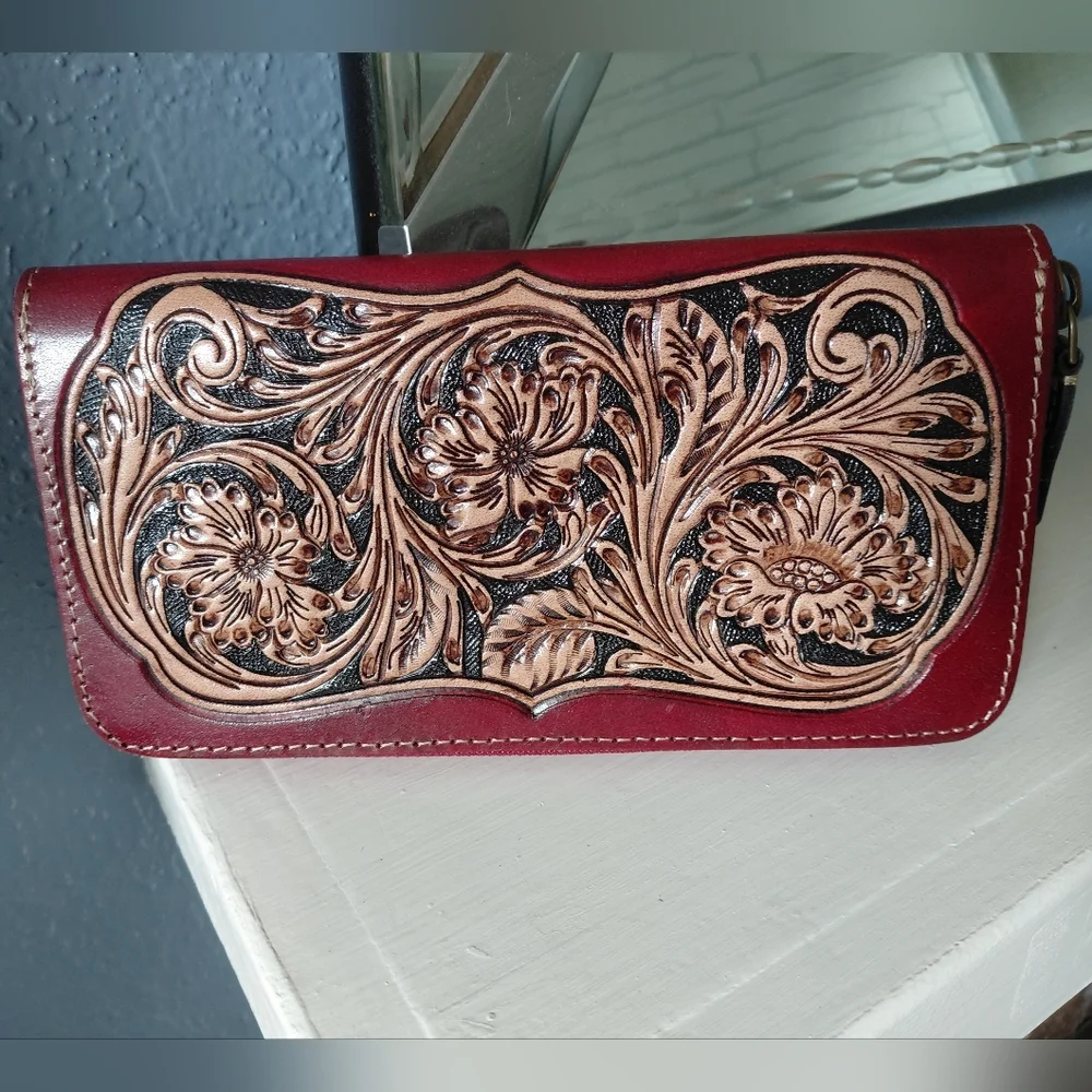 NWT Myra Hand Embossed Leather Zipper Wallet - Picture 5 of 7